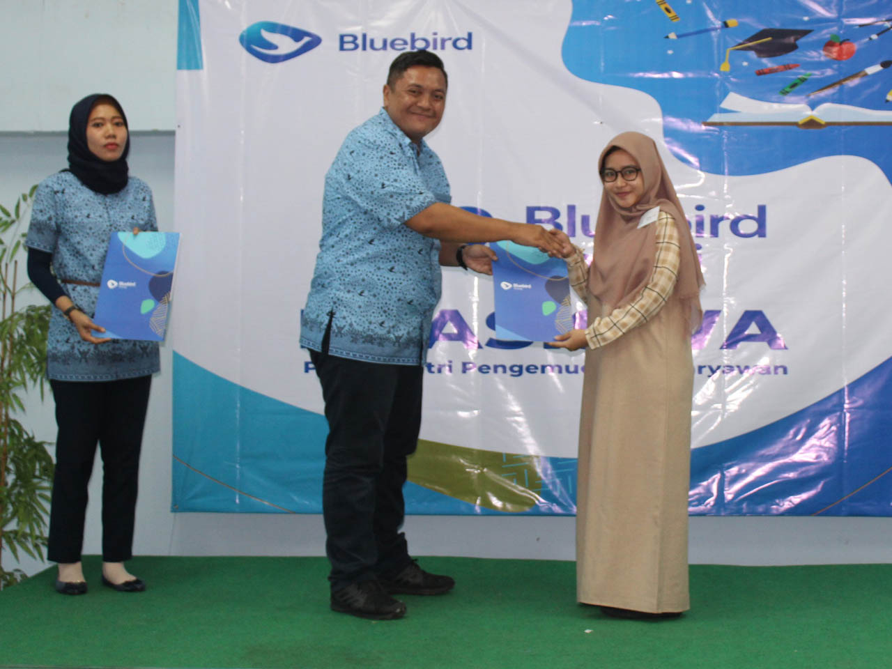 Beasiswa Bluebird Peduli Pool Semarang dan Yogyakarta