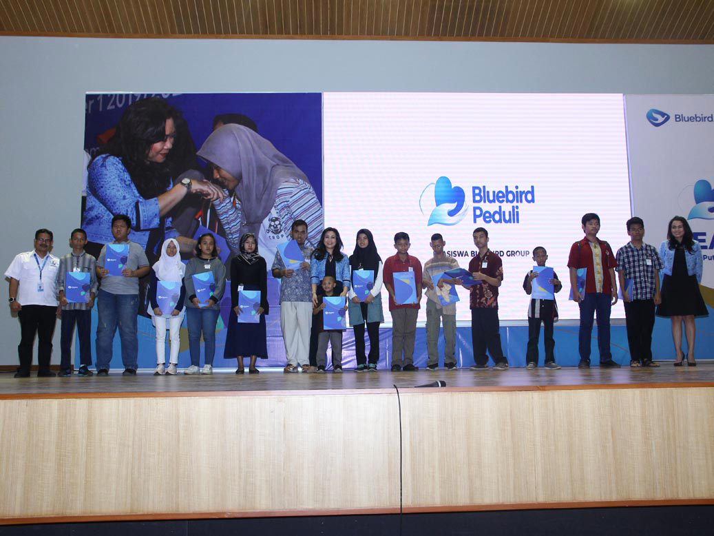 Bluebird Berikan Beasiswa kepada 1.372 Anak Pengemudi Bluebird
