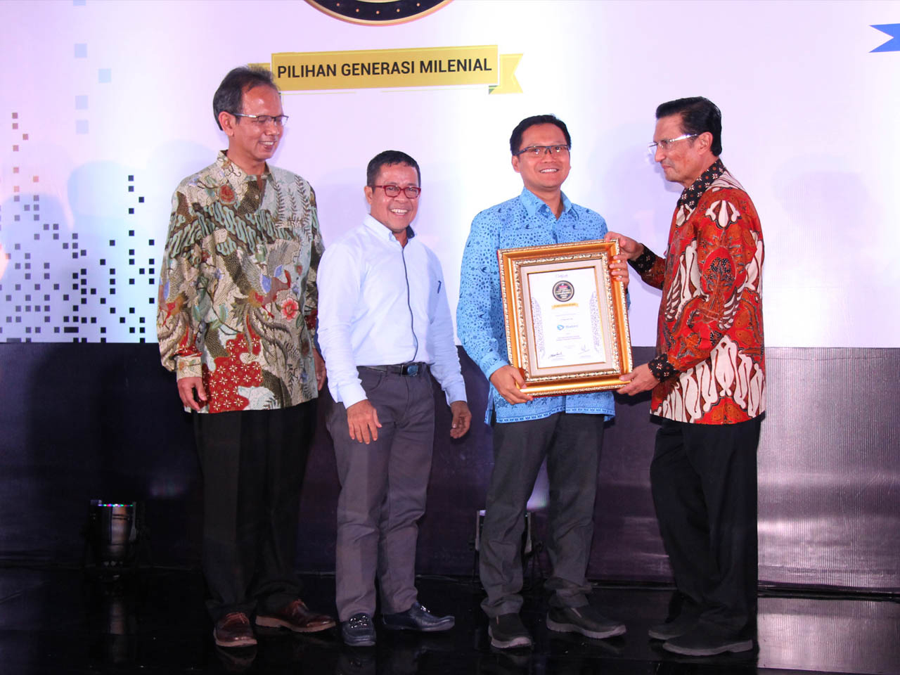 Blue Bird Raih Most Admired Company 2019