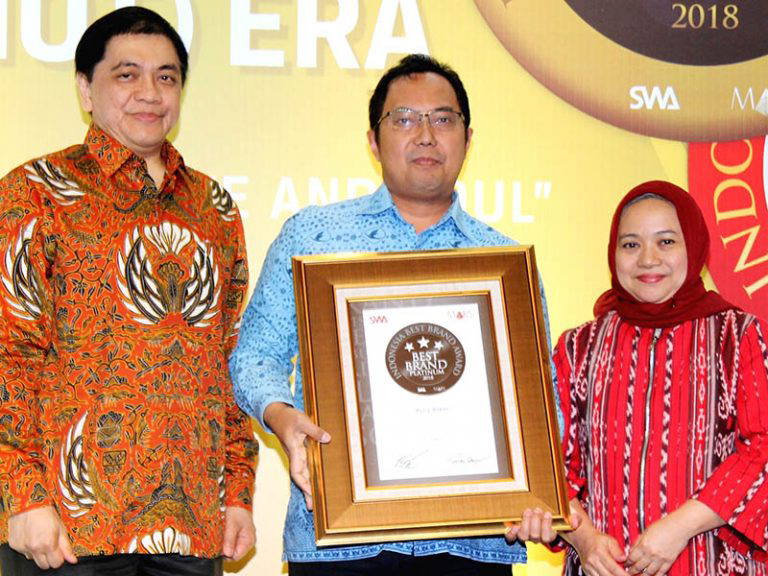 PT. Blue Bird Tbk Raih Best Brand Award 2018